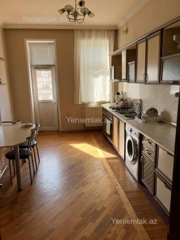 Satılır 3 otaqlı yeni tikili 160 m²