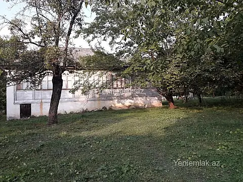 Satılır 4 otaqlı həyət evi 400 m²