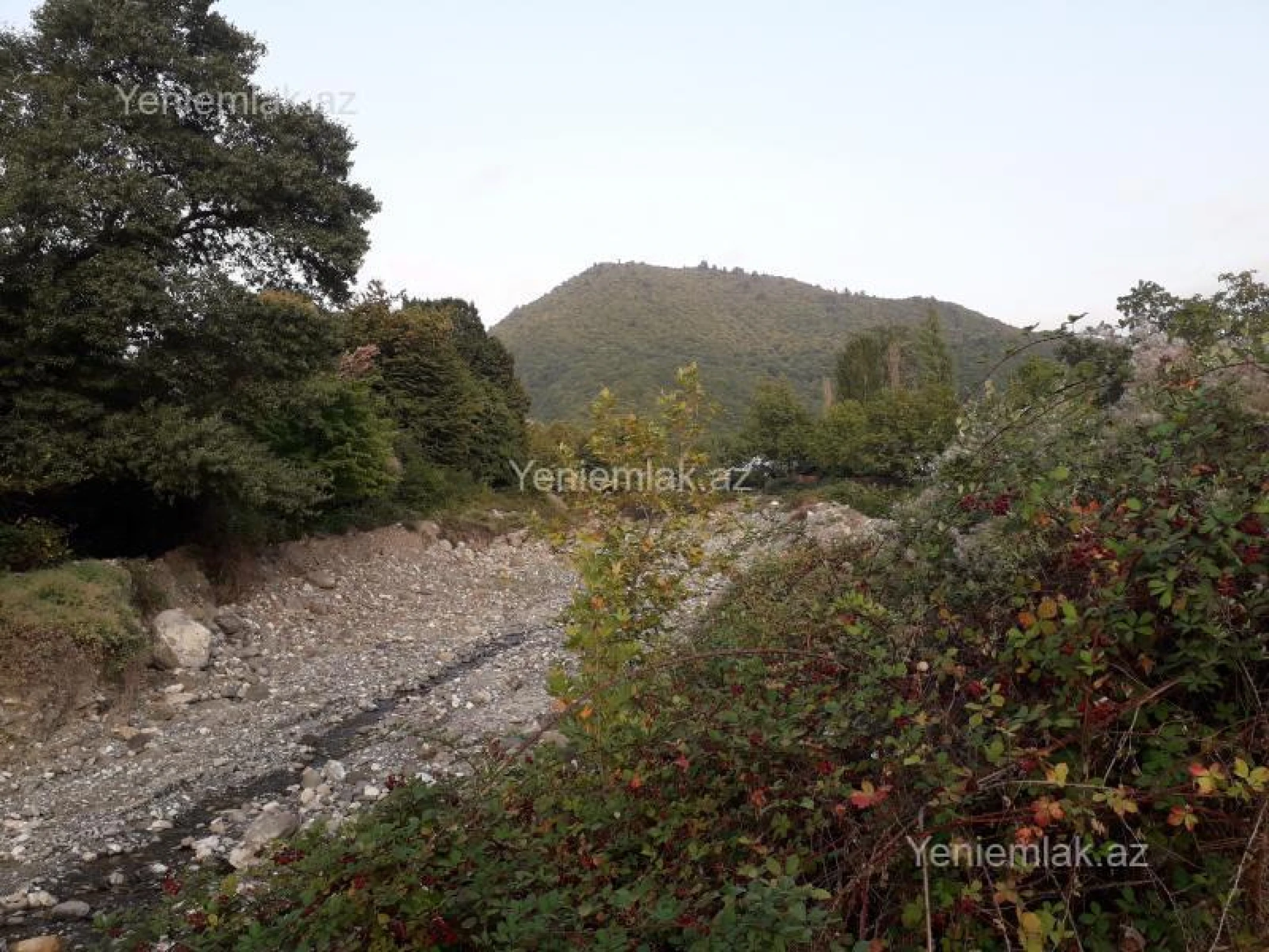 Satılır 4 otaqlı həyət evi 400 m²