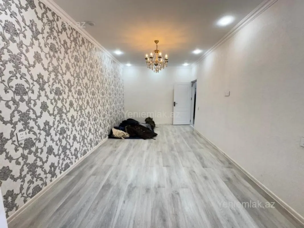 Satılır 4 otaqlı köhnə tikili 110 m²