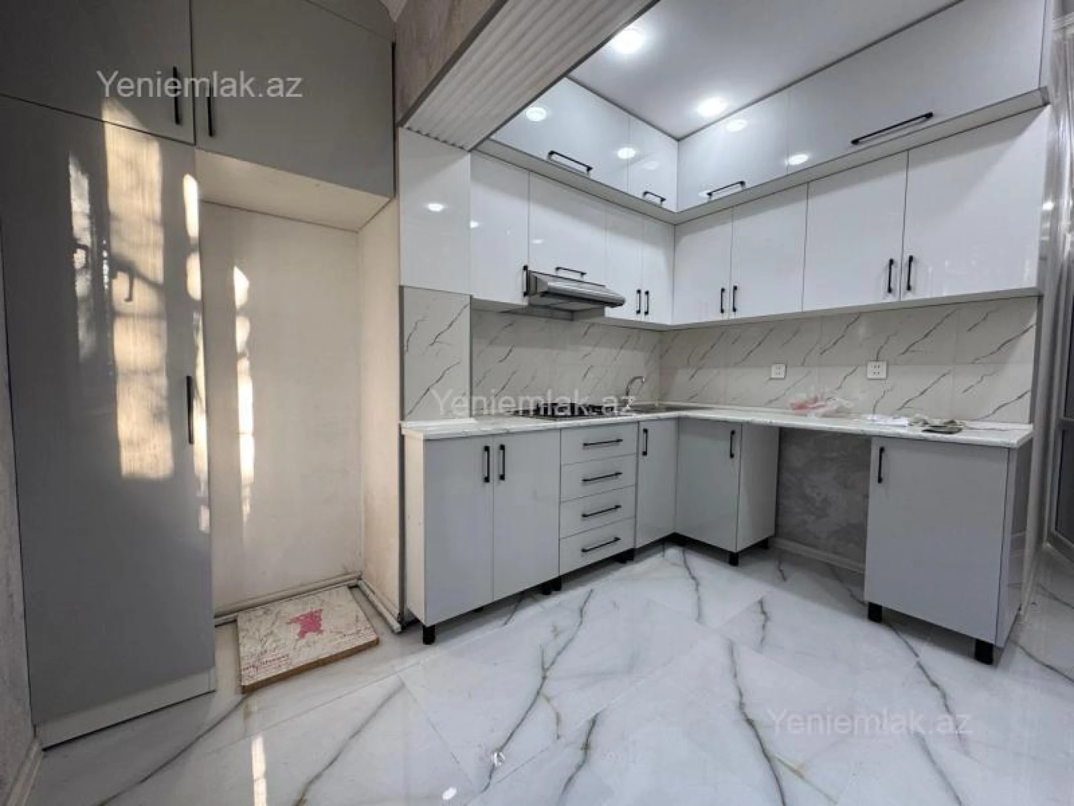 Satılır 4 otaqlı köhnə tikili 110 m²