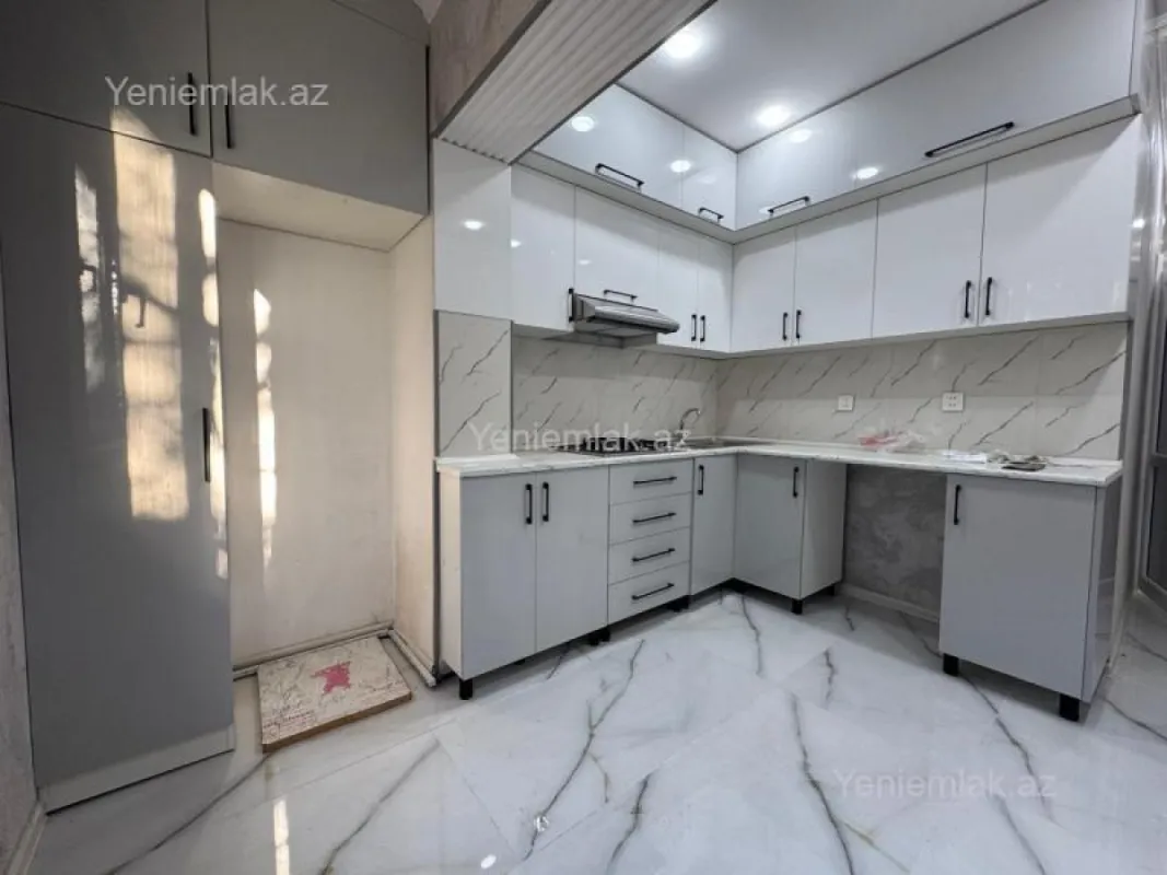 Satılır 4 otaqlı köhnə tikili 110 m²