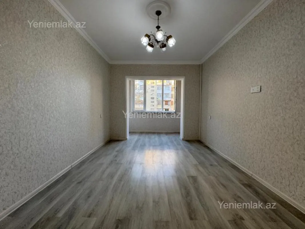 Satılır 4 otaqlı köhnə tikili 110 m²