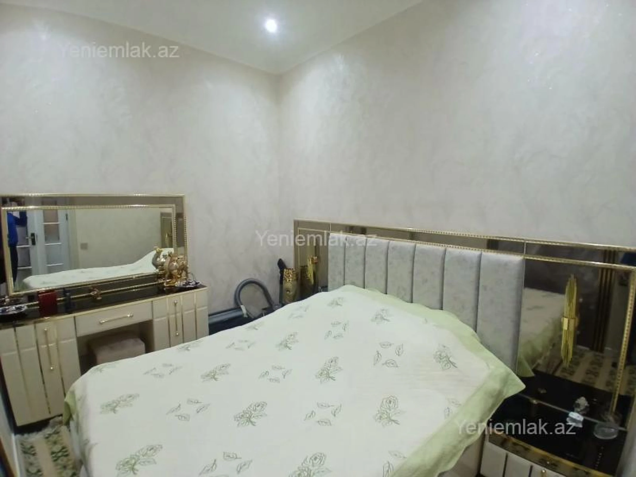 Satılır 2 otaqlı köhnə tikili 50 m²