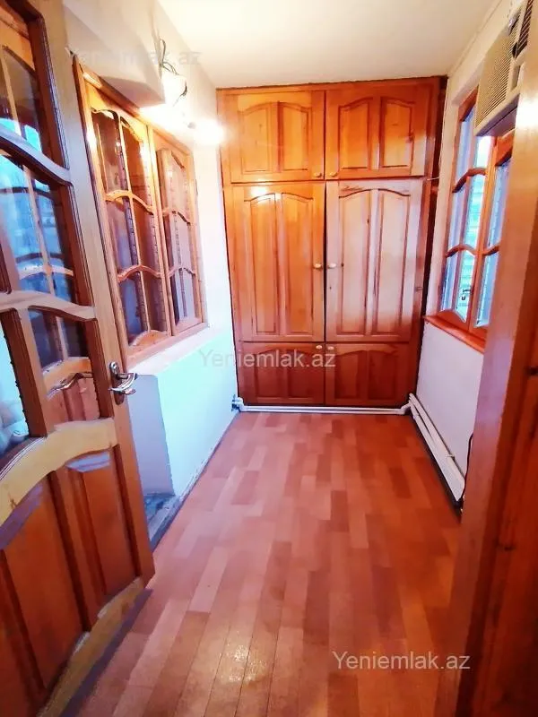 Satılır 4 otaqlı köhnə tikili 110 m²