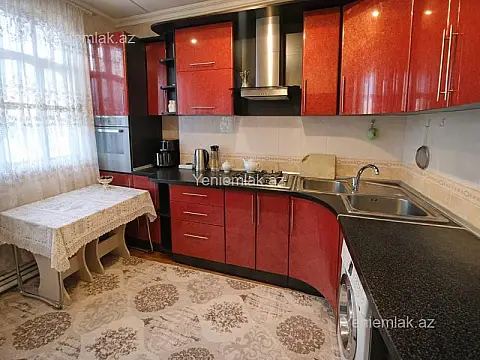 Satılır 4 otaqlı köhnə tikili 110 m²