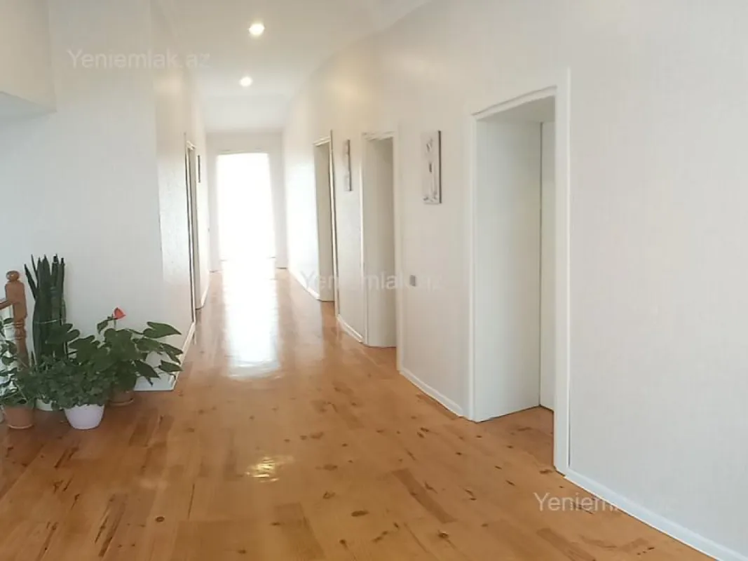 Satılır 5 otaqlı həyət evi 200 m²