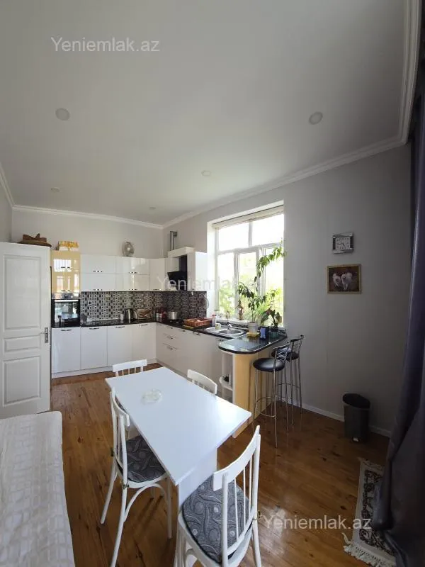 Satılır 5 otaqlı həyət evi 200 m²