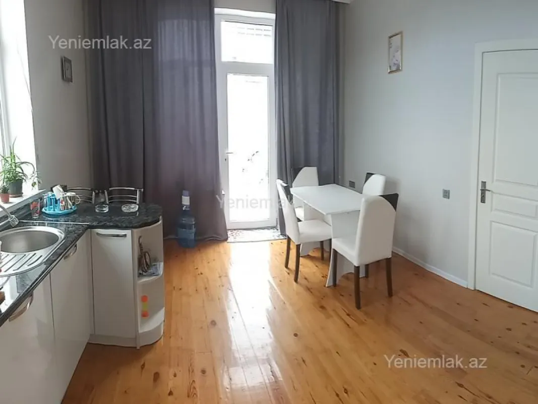 Satılır 5 otaqlı həyət evi 200 m²