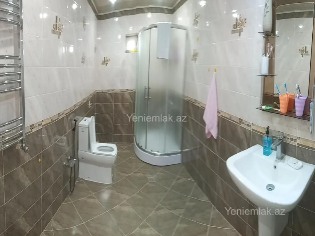 Satılır 5 otaqlı həyət evi 200 m²