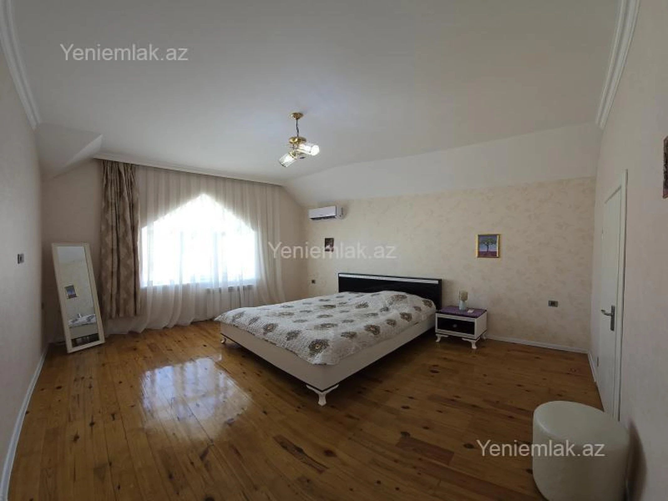 Satılır 5 otaqlı həyət evi 200 m²