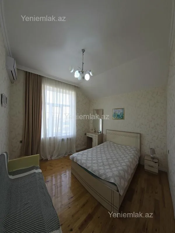 Satılır 5 otaqlı həyət evi 200 m²