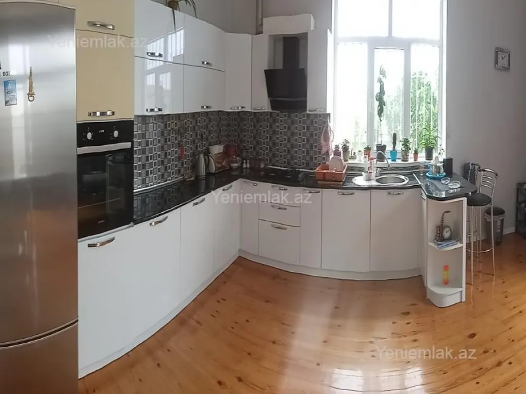 Satılır 5 otaqlı həyət evi 200 m²
