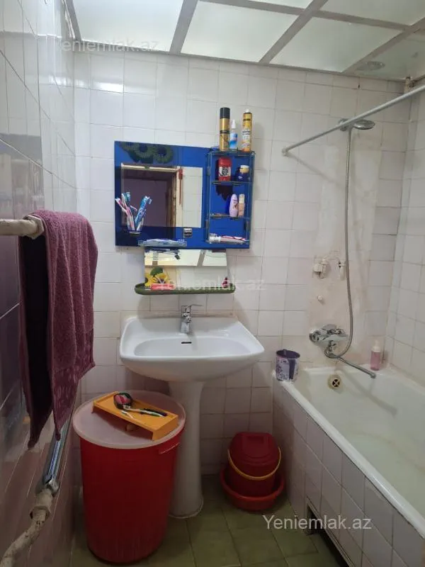 Satılır 2 otaqlı köhnə tikili 60 m²