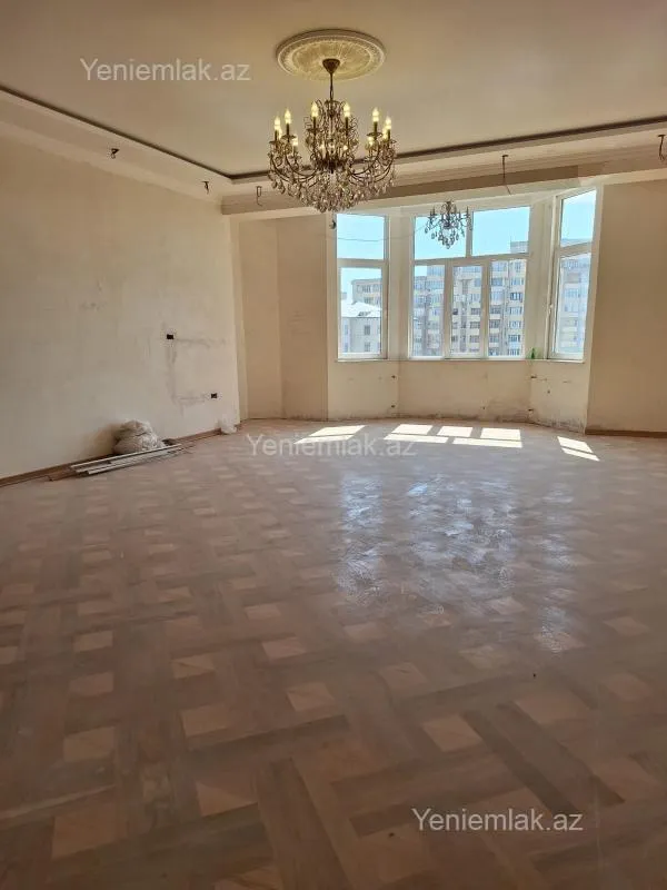 Satılır 3 otaqlı yeni tikili 155 m²