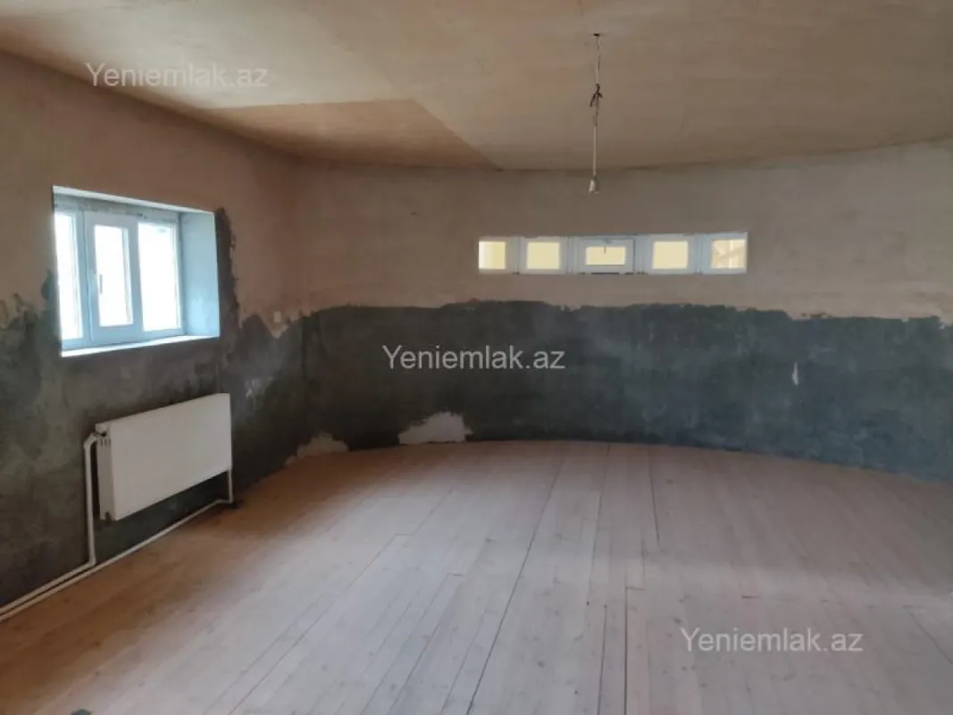 Satılır 8 otaqlı həyət evi 286 m²