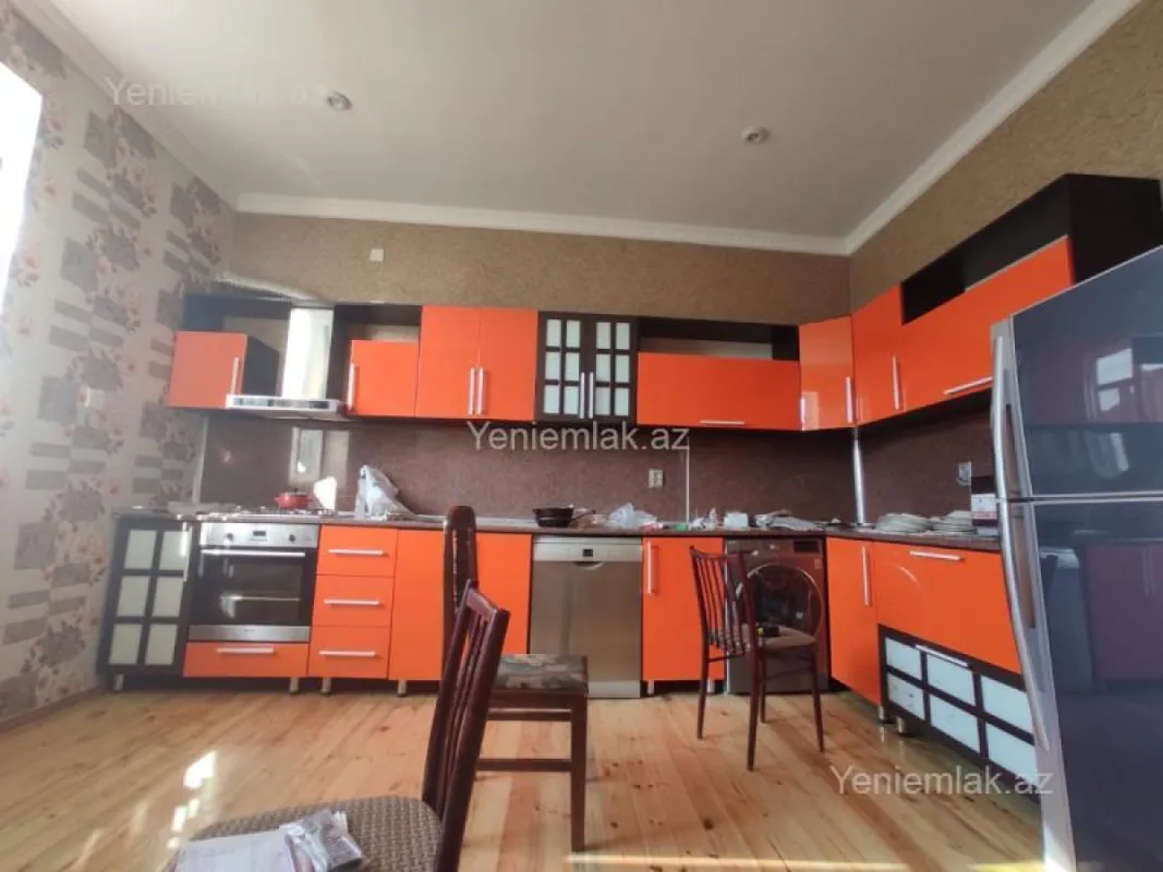 Satılır 8 otaqlı həyət evi 286 m²