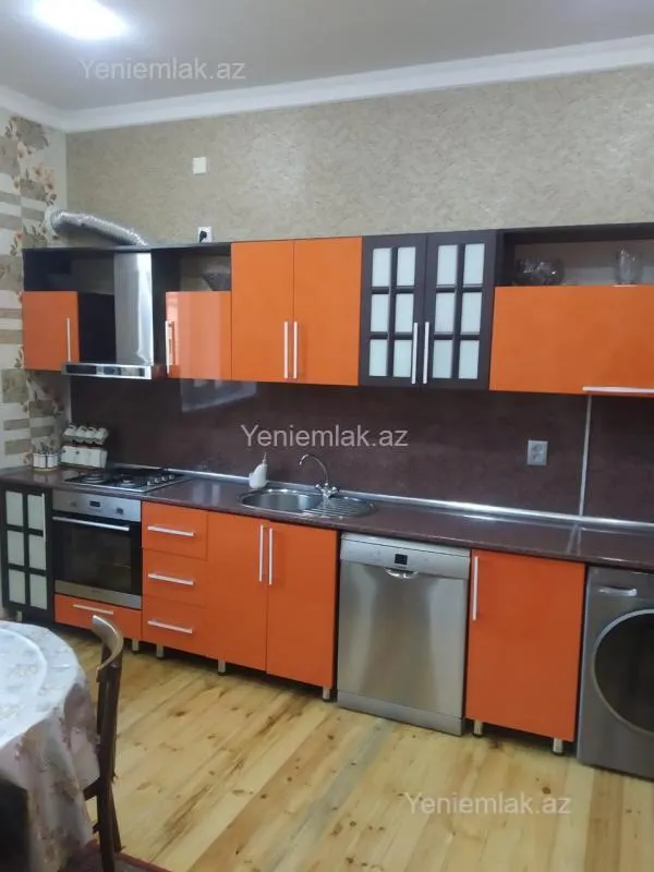 Satılır 8 otaqlı həyət evi 286 m²