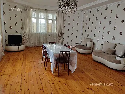 Satılır 8 otaqlı həyət evi 286 m²