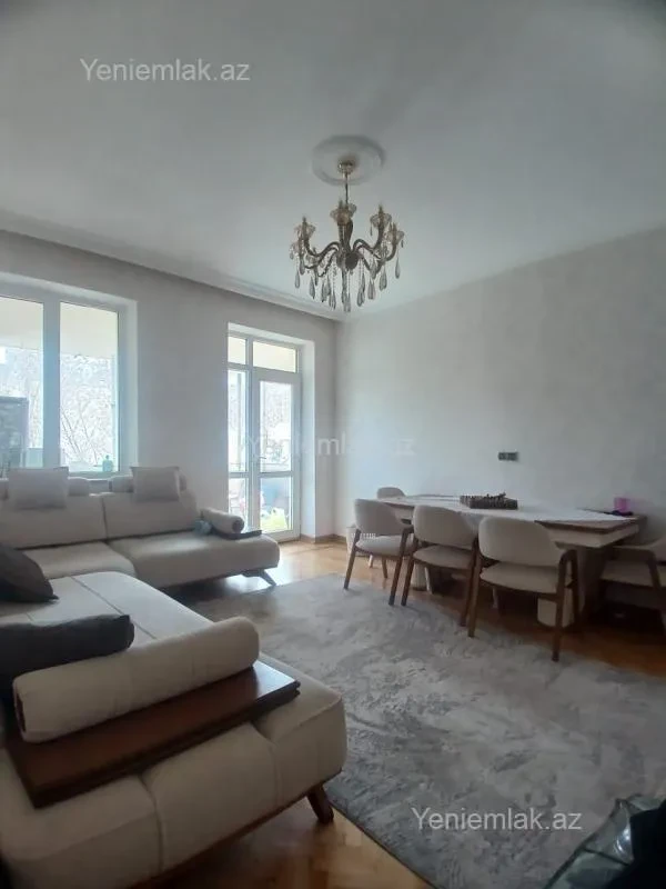 Satılır 3 otaqlı köhnə tikili 100 m²