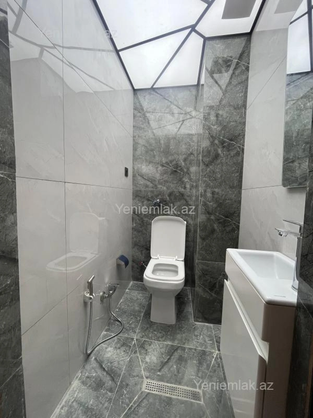 Satılır 3 otaqlı yeni tikili 82 m²