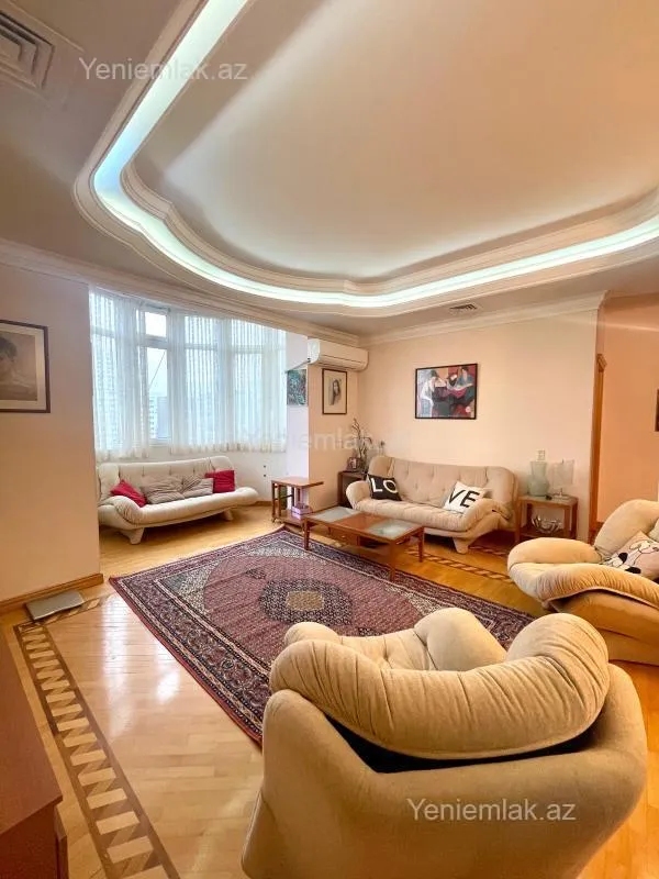 Satılır 2 otaqlı yeni tikili 220 m²
