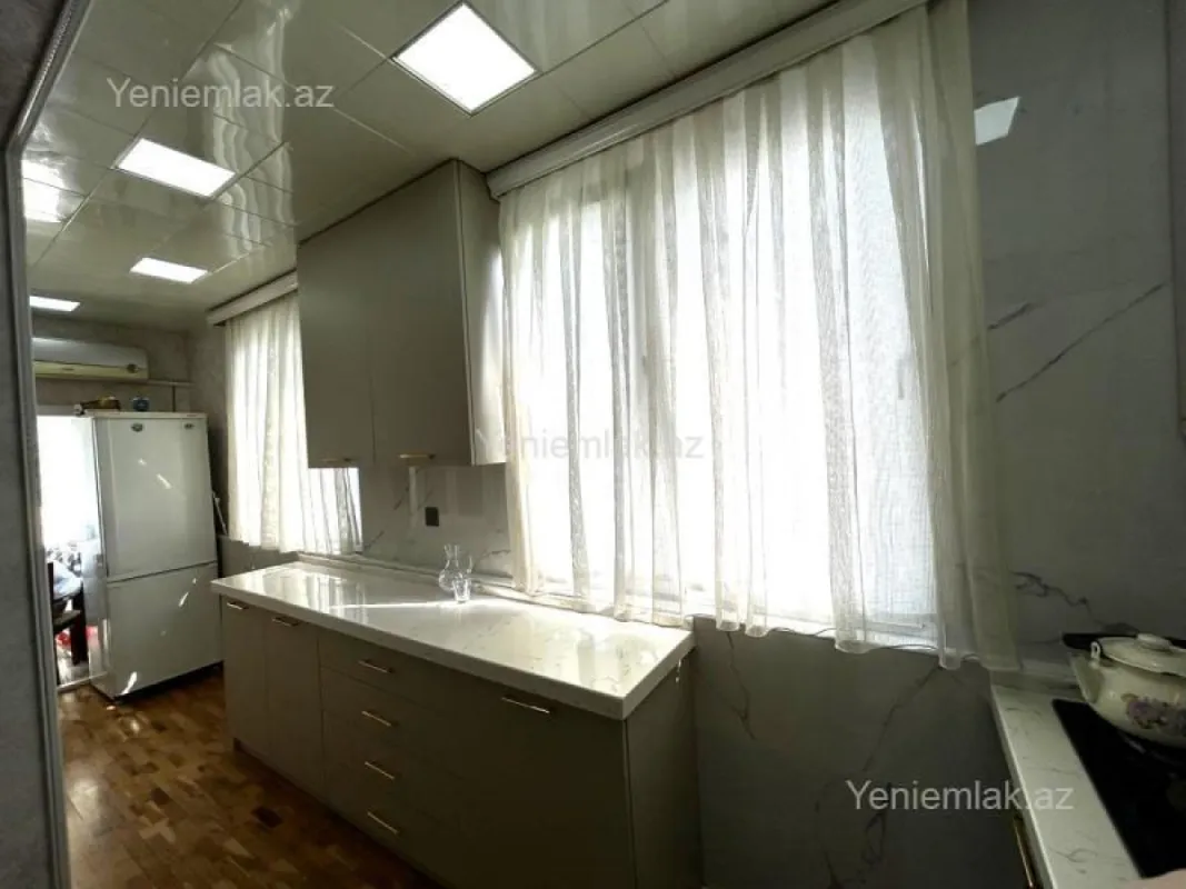 Satılır 3 otaqlı köhnə tikili 70 m²