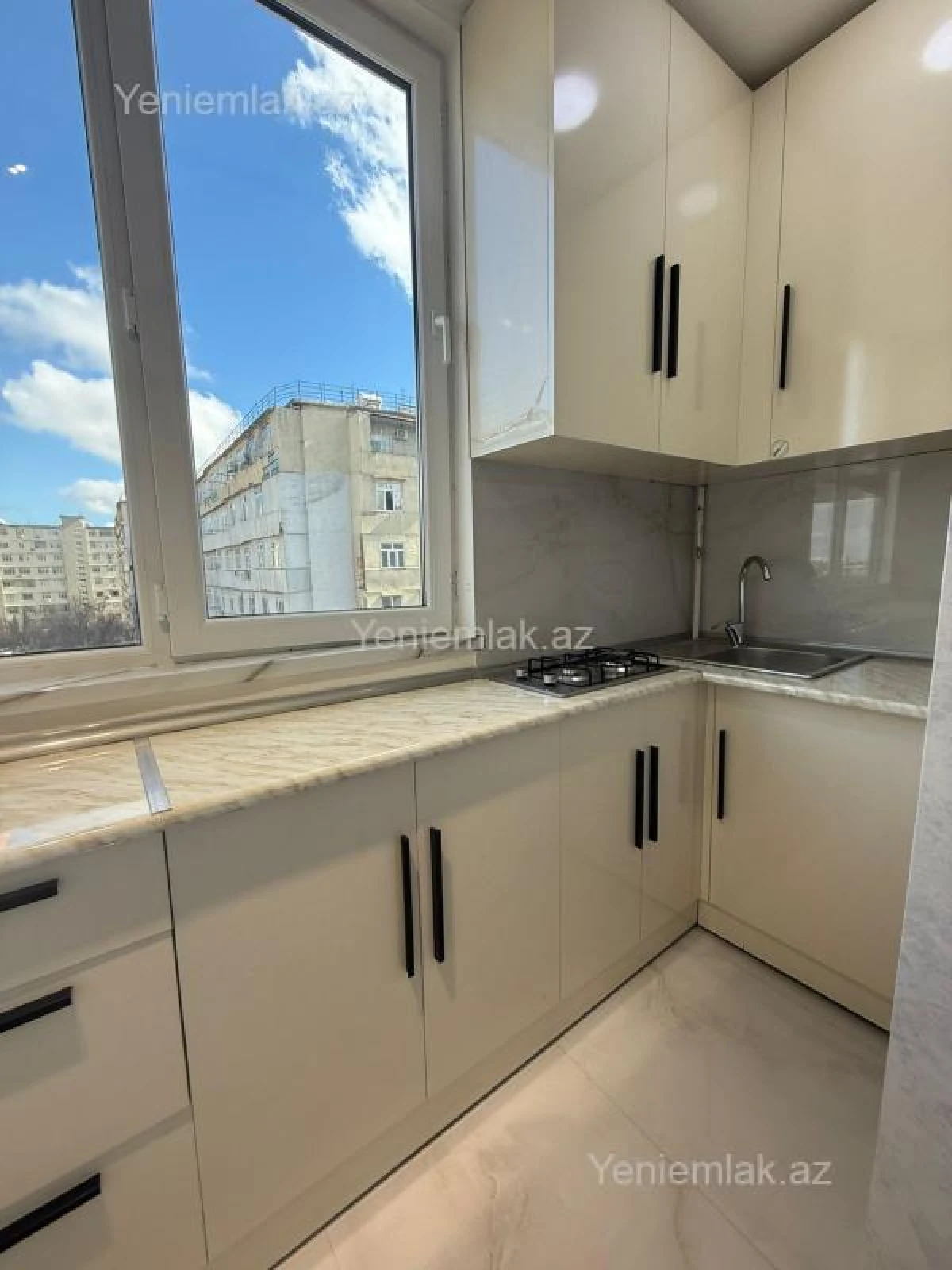 Satılır 2 otaqlı köhnə tikili 45 m²