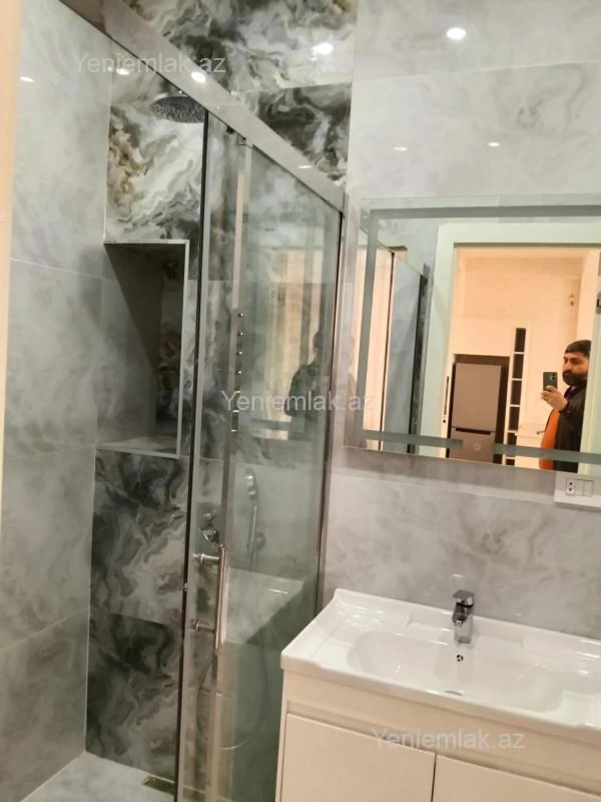 Satılır 2 otaqlı yeni tikili 82 m²