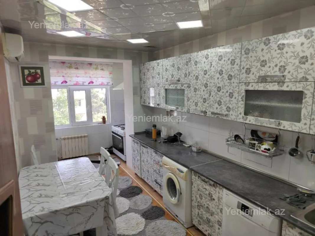 Satılır 4 otaqlı köhnə tikili 100 m²