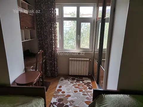 Satılır 4 otaqlı köhnə tikili 100 m²
