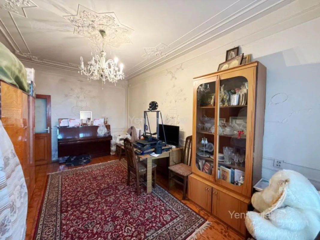 Satılır 4 otaqlı köhnə tikili 90 m²