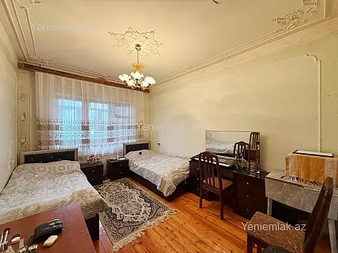 Satılır 4 otaqlı köhnə tikili 90 m²