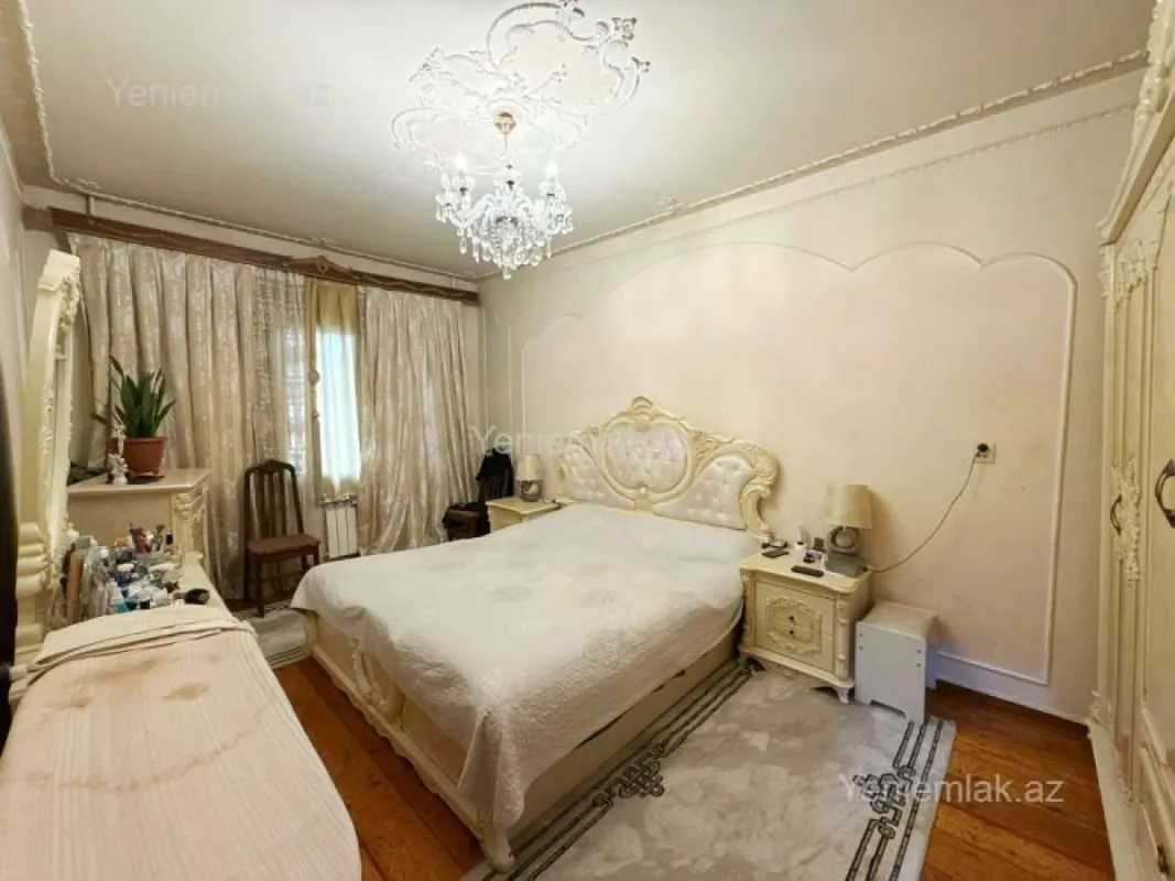 Satılır 4 otaqlı köhnə tikili 90 m²