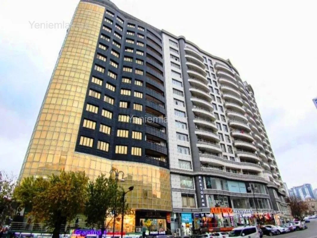 Satılır 3 otaqlı yeni tikili 155 m²