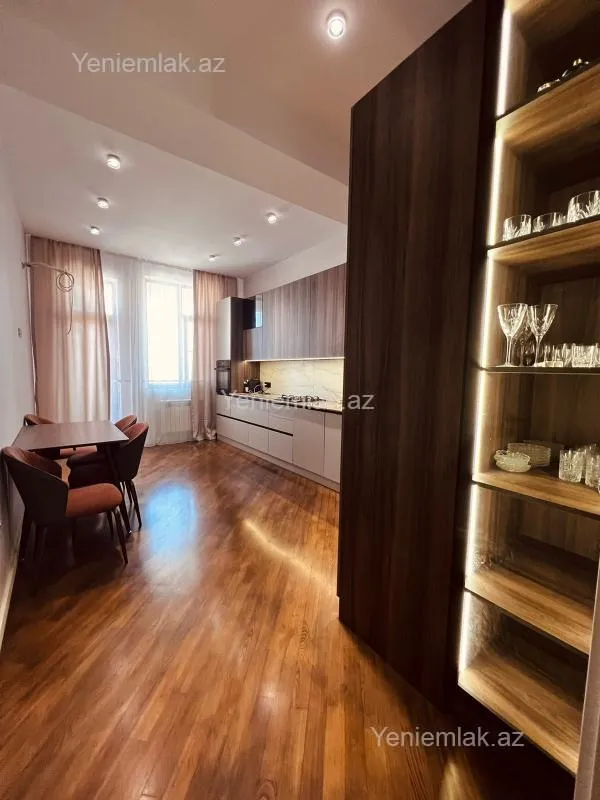 Satılır 3 otaqlı yeni tikili 160 m²