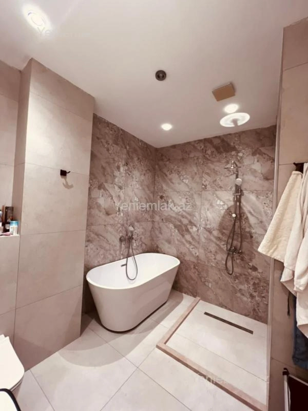 Satılır 3 otaqlı yeni tikili 160 m²