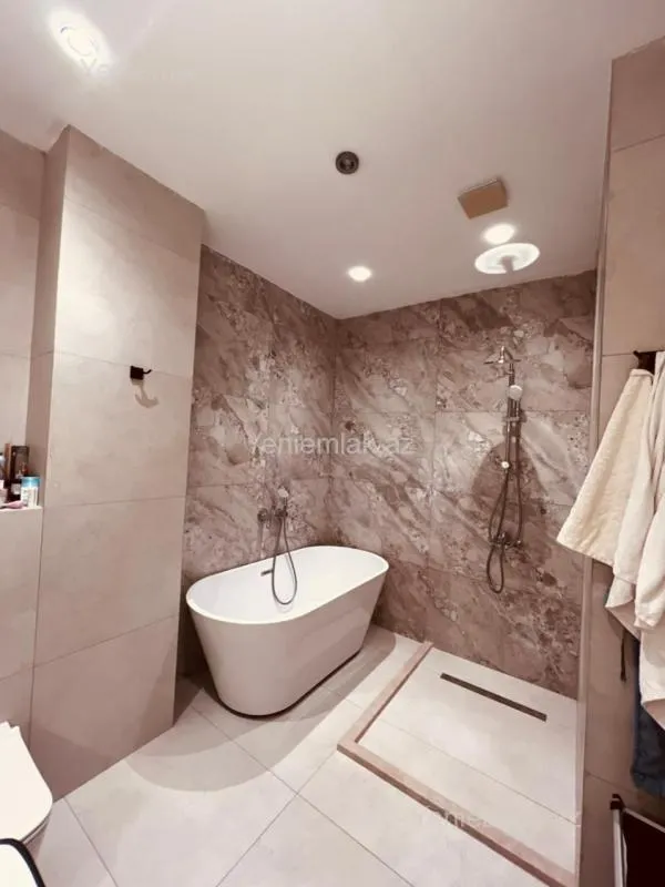 Satılır 3 otaqlı yeni tikili 160 m²