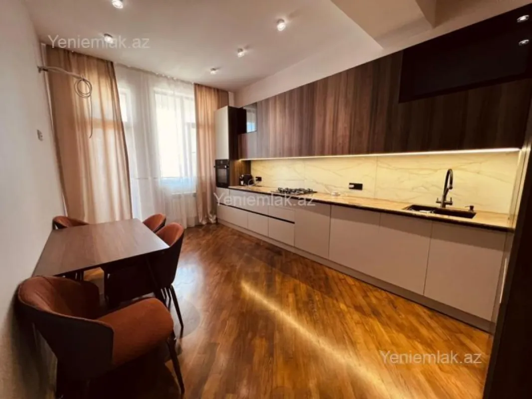 Satılır 3 otaqlı yeni tikili 160 m²
