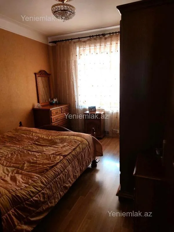 Satılır 4 otaqlı köhnə tikili 120 m²