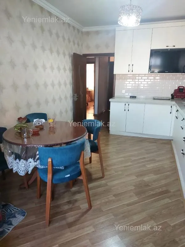 Satılır 4 otaqlı köhnə tikili 120 m²