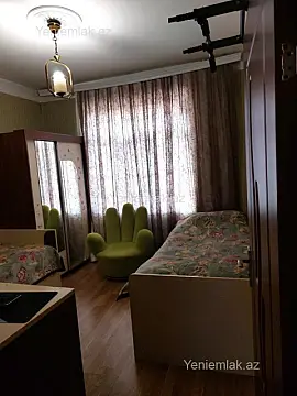 Satılır 4 otaqlı köhnə tikili 120 m²