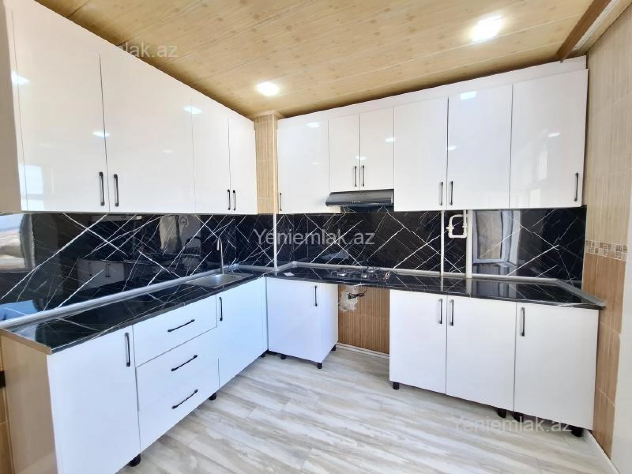 Satılır 3 otaqlı köhnə tikili 60 m²