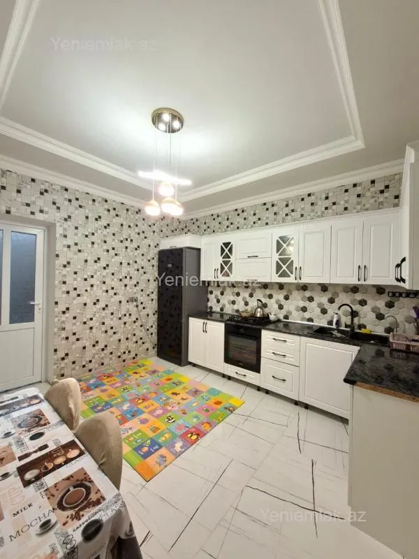 Satılır 6 otaqlı həyət evi 250 m²