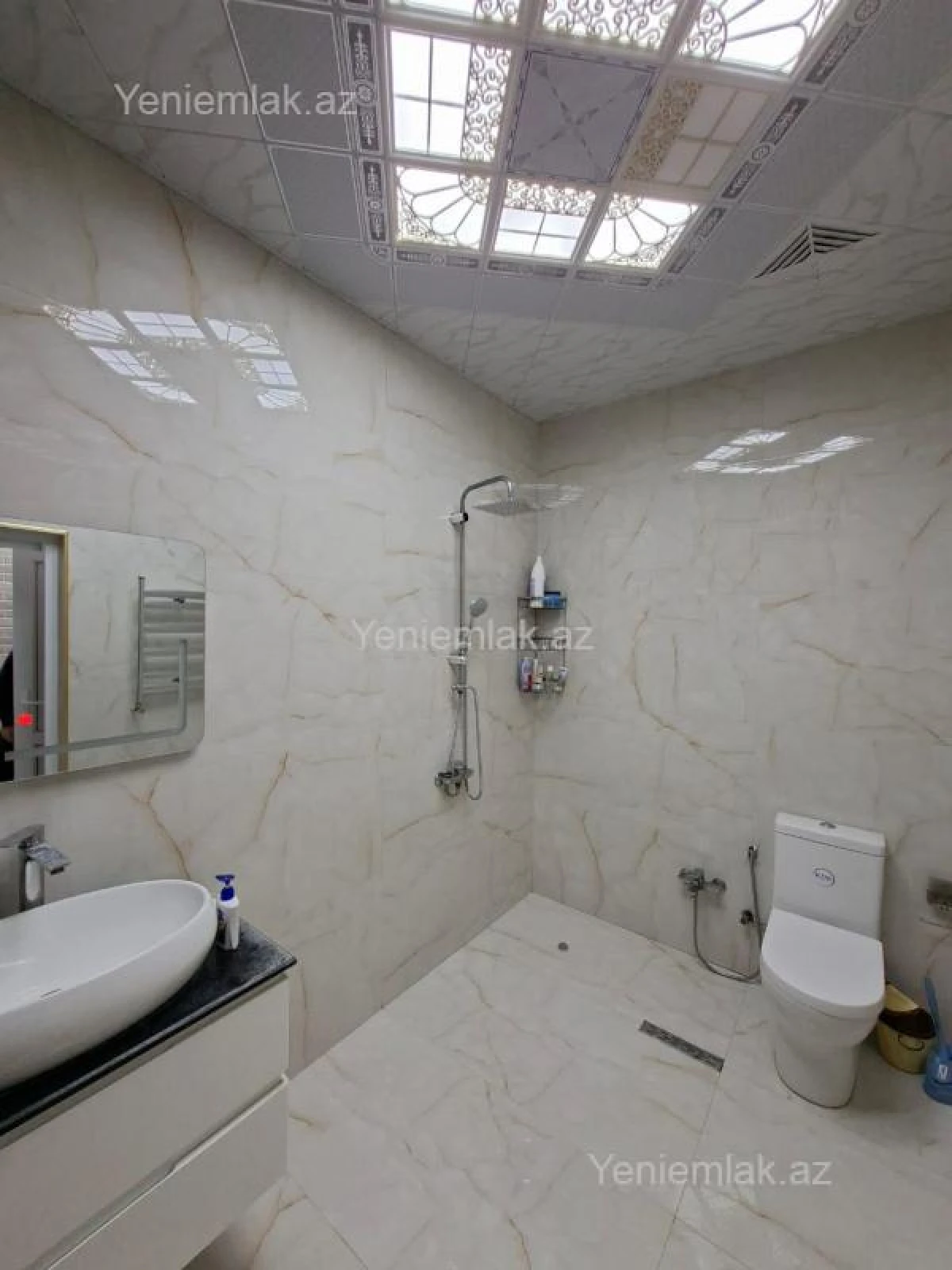 Satılır 6 otaqlı həyət evi 250 m²