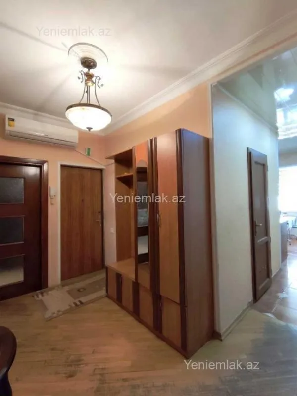 Satılır 4 otaqlı köhnə tikili 110 m²