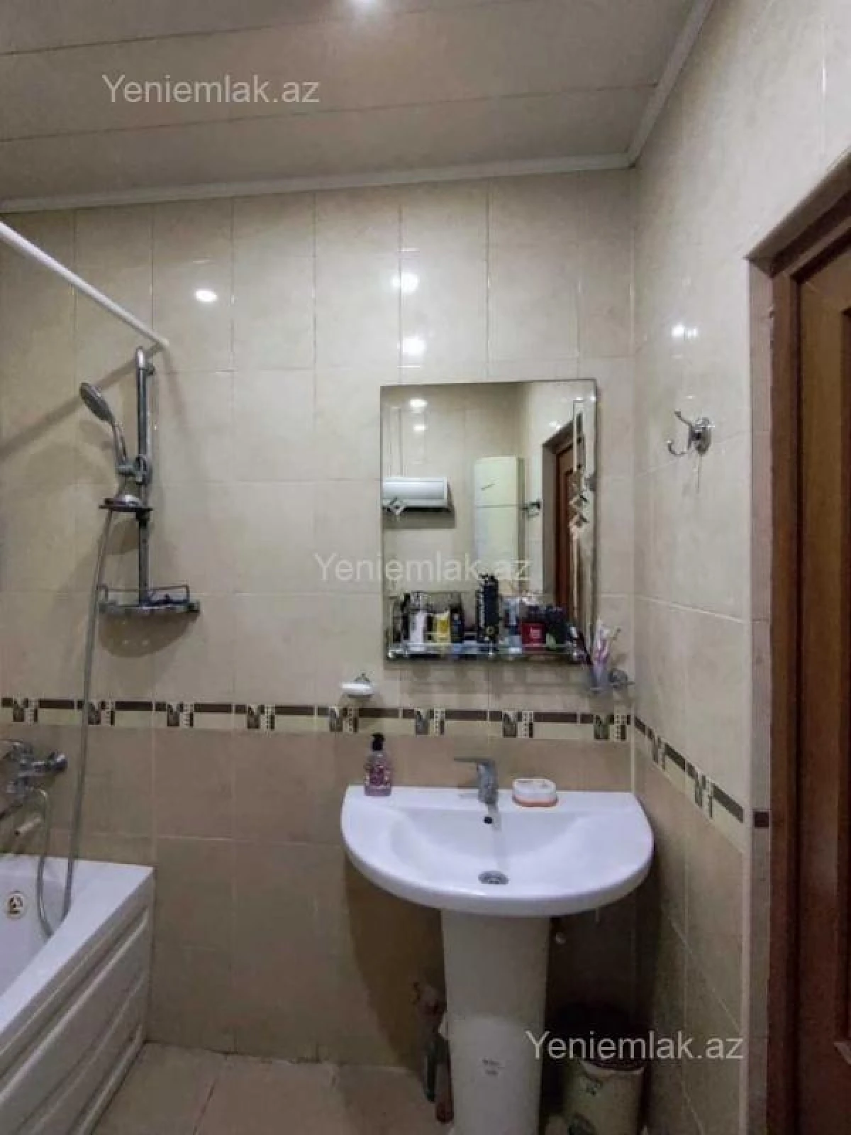 Satılır 4 otaqlı köhnə tikili 110 m²