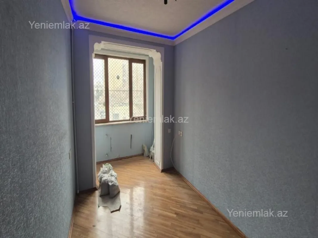 Satılır 3 otaqlı köhnə tikili 80 m²