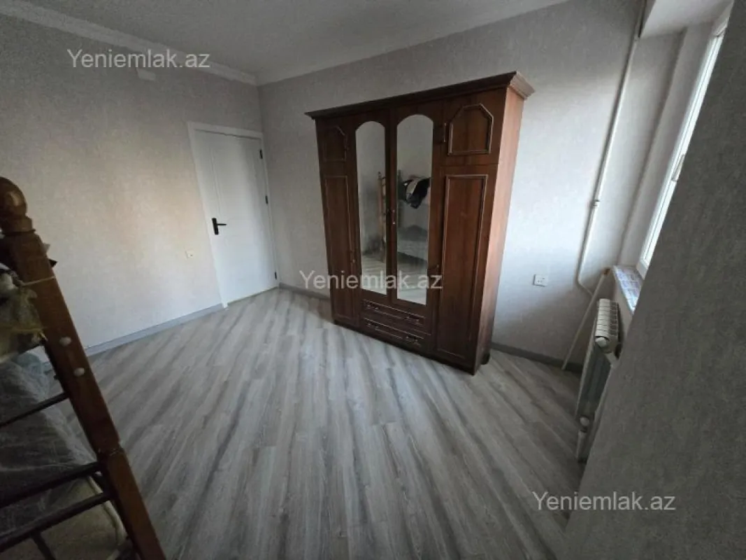 Satılır 3 otaqlı köhnə tikili 90 m²