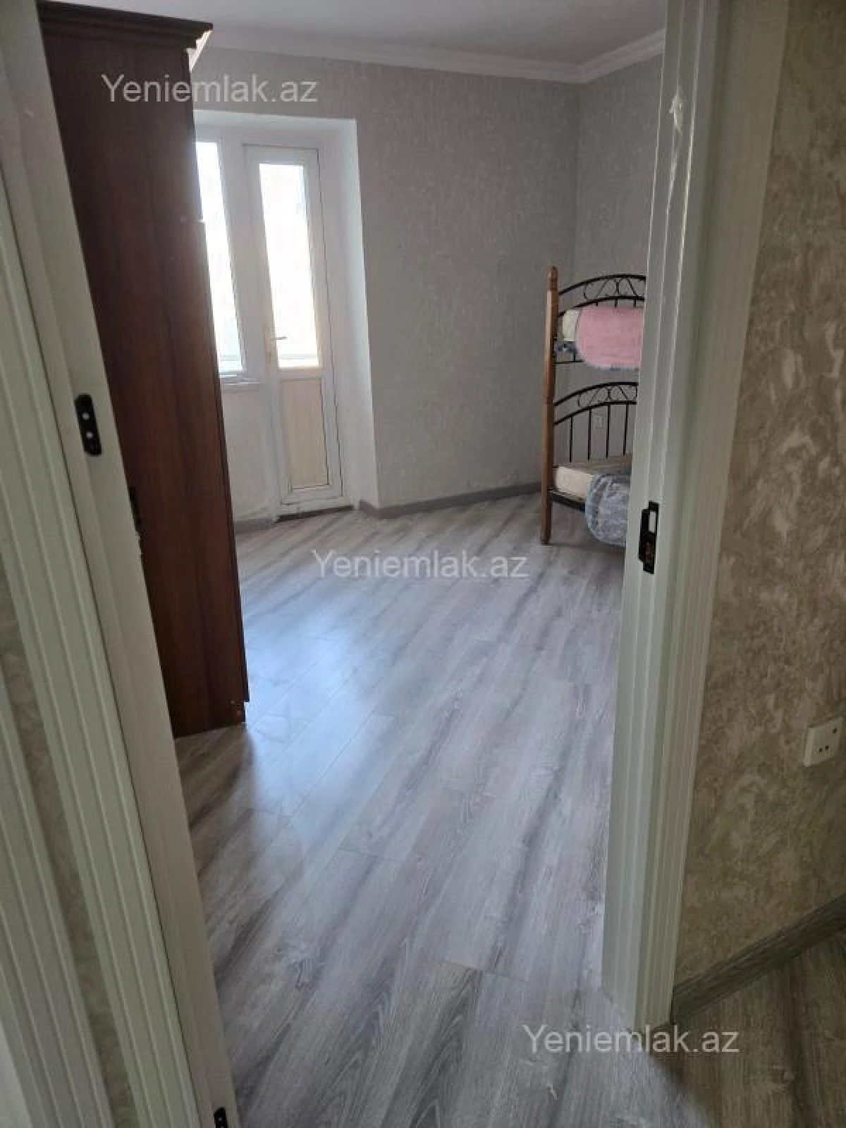 Satılır 3 otaqlı köhnə tikili 90 m²